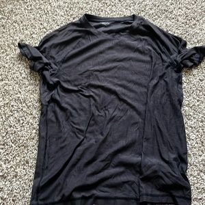 All black men’s medium shirt